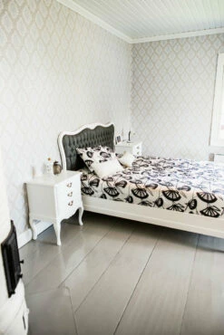 Talonpoikaisrokokoo Divaanisänky Verhoilulla Päädyllä 10 Talonpoikaisrokokoo Divaanisänky Verhoilulla Päädyllä -Vuodevaatteet Myynti 2024 DSC6420 205