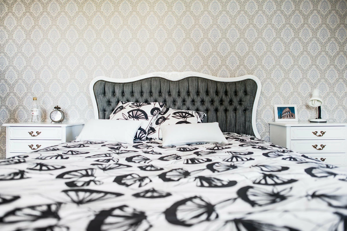 Talonpoikaisrokokoo Divaanisänky Verhoilulla Päädyllä 6 Talonpoikaisrokokoo Divaanisänky Verhoilulla Päädyllä - Image 4