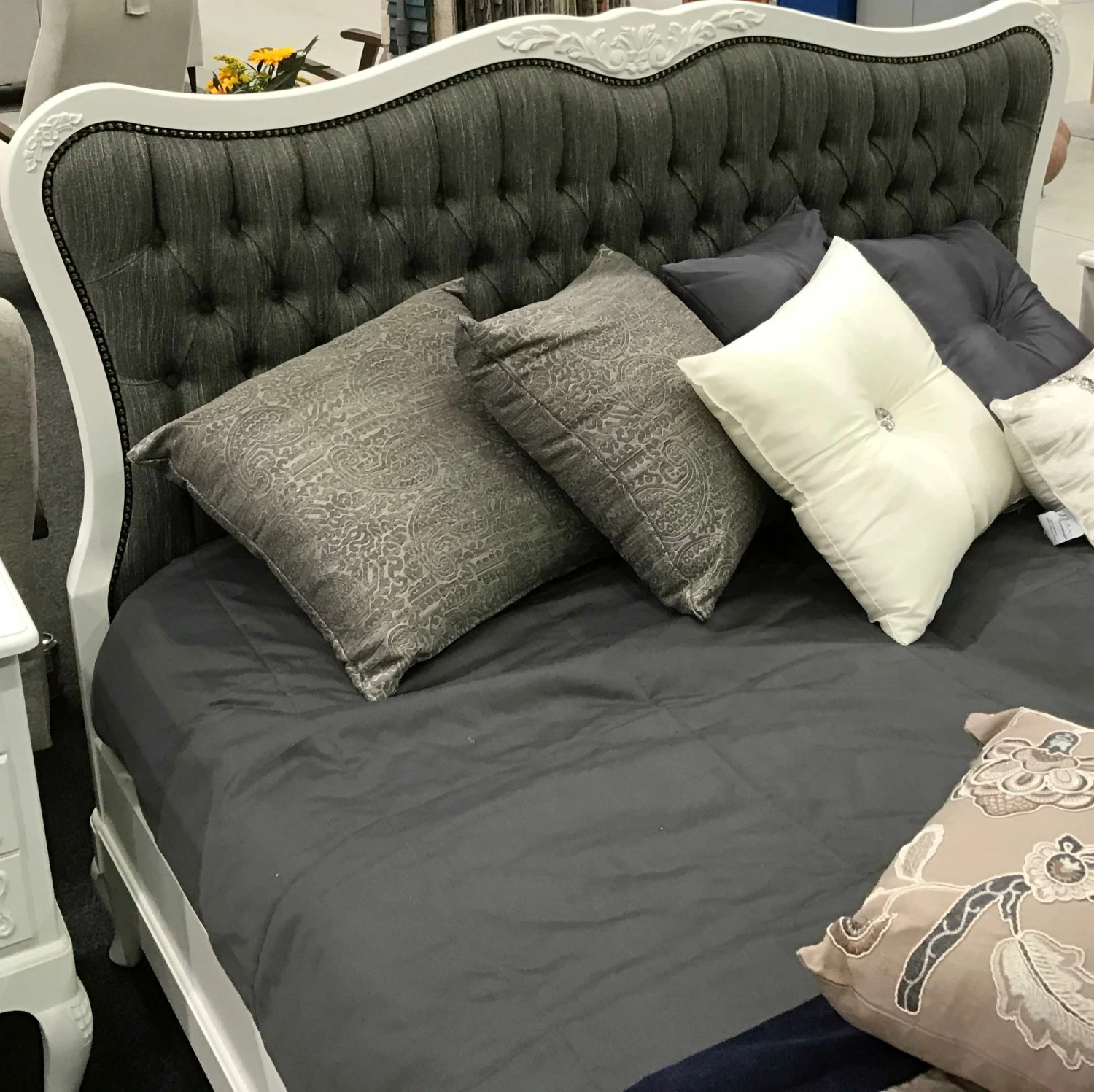 Talonpoikaisrokokoo Divaanisänky Verhoilulla Päädyllä 8 Talonpoikaisrokokoo Divaanisänky Verhoilulla Päädyllä - Image 6