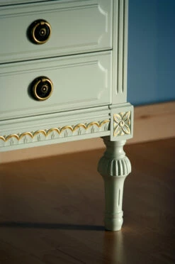 Kustavilainen Yöpöytä 11 Kustavilainen Yöpöytä -Vuodevaatteet Myynti 2024 IMG 9732