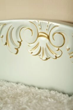 Talonpoikaisrokokoo Sänky 12 Talonpoikaisrokokoo Sänky -Vuodevaatteet Myynti 2024 MG 0440 1