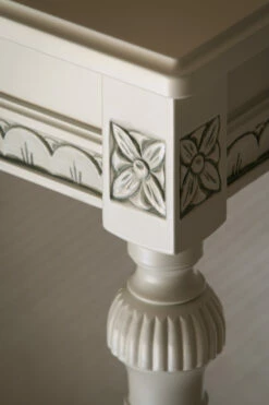 Kustavilainen Yöpöytä 12 Kustavilainen Yöpöytä -Vuodevaatteet Myynti 2024 MG 1905