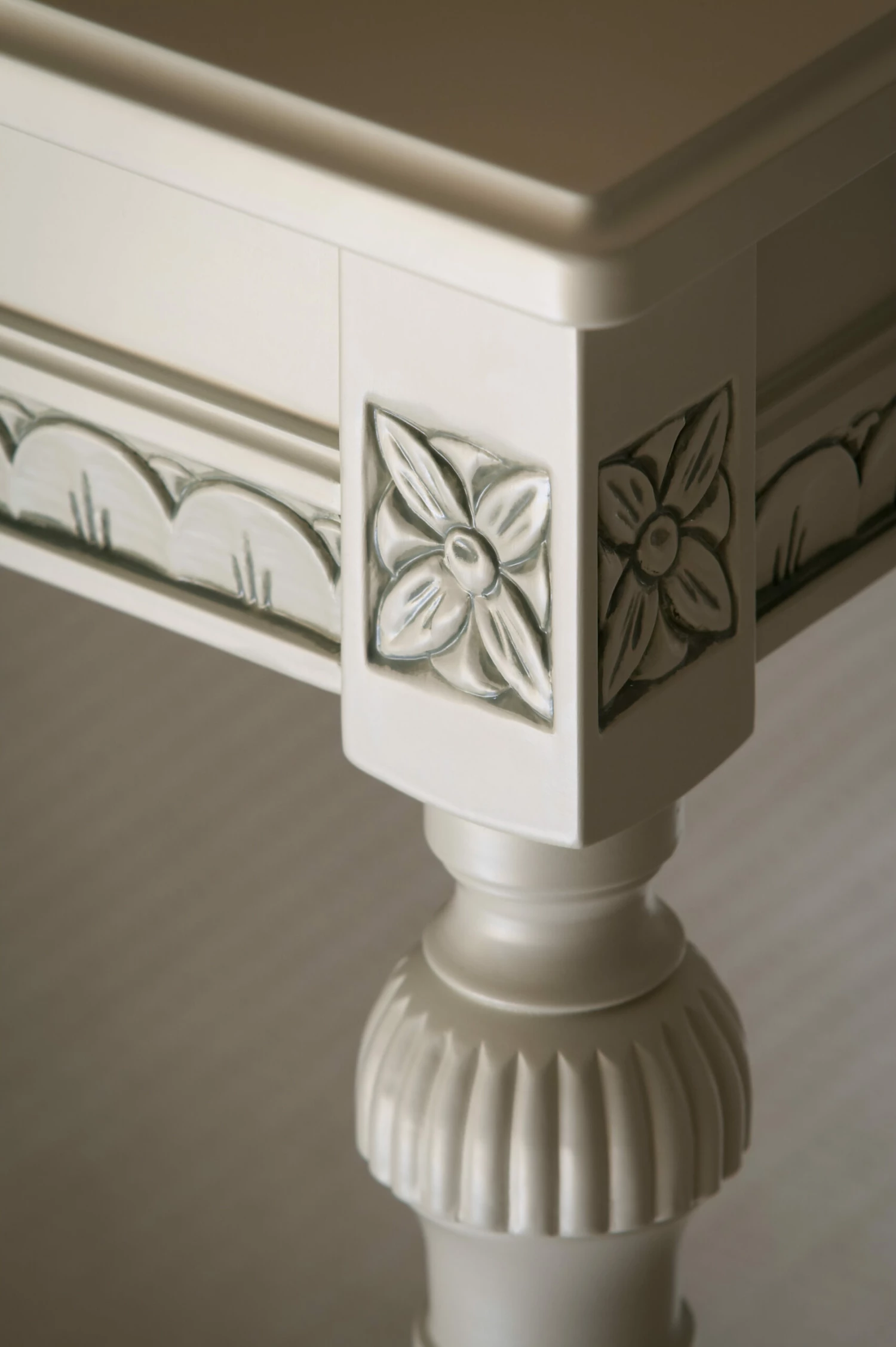 Kustavilainen Yöpöytä 7 Kustavilainen Yöpöytä - Image 5