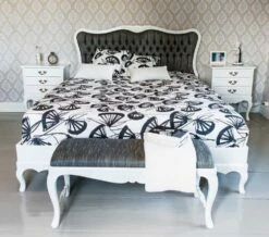 Talonpoikaisrokokoo Sänky Verhoilulla Päädyllä 12 Talonpoikaisrokokoo Sänky Verhoilulla Päädyllä -Vuodevaatteet Myynti 2024 TRP26220Ajatar