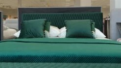 Azurro Sänky Samettikangasverhoilulla 12 Azurro Sänky Samettikangasverhoilulla -Vuodevaatteet Myynti 2024 azurro velvet vihrea yk