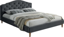 Esittelyssä olevat tuotteet 7 Chloe Sänky