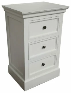 Esittelyssä olevat tuotteet 15 Bristol Yöpöytä 3 Laatikolla – Valkoinen