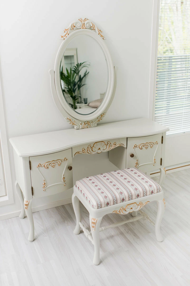 Talonpoikaisrokokoo Kampauslipasto Peilillä 7 Talonpoikaisrokokoo Kampauslipasto Peilillä - Image 5